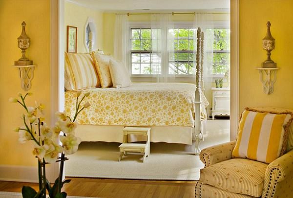 Amenajare dormitor cu galben