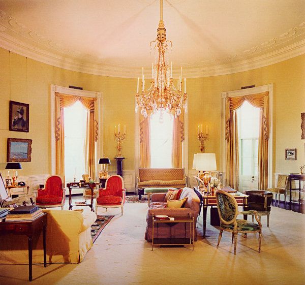 Amenajare living galben elegant